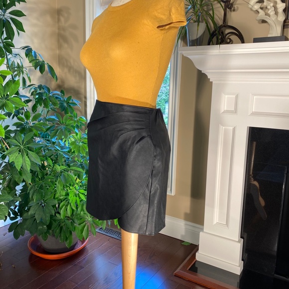 NWT Vegan Leather Mini Ruched Skirt - Picture 8 of 13
